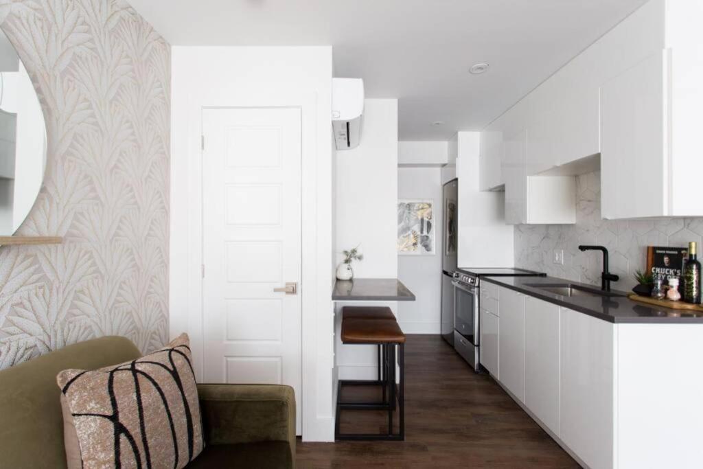 Wonderful Studio In Little Italy With Full Bath By Den Stays Montreal Exterior foto